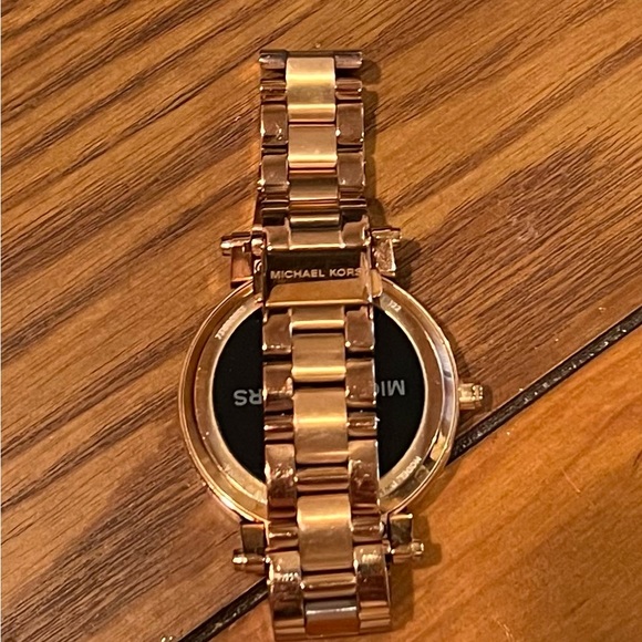 COPY - Micheal Kors smartwatch fit tracker - Picture 4 of 7